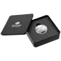 Preview: „1 oz Silbermünze Australien 2025 der Royal Australian Mint in Polierter Platte. Motiv mit Känguru im Bush-Capital-Design, spiegelnde und mattierte Elemente, geliefert im hochwertigen Etui mit Schuber.“