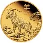 Preview: 1/10 Unze Goldmünze Australien 2027 „Jahr der Ziege“ der Perth Mint aus der Lunar Serie III in Polierter Platte. Das Motiv zeigt eine Ziege auf einer felsigen Berglandschaft mit einem einzelnen Baum im Hintergrund.