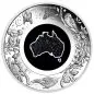 Preview: 1 Unze Silbermünze Australien 2026 „Great Southern Land – Nocturnal“ der Perth Mint in Polierter Platte. Die Rückseite zeigt eine natürliche, landkartenförmige Matrix-Opal-Einlage von Australien, umgeben von nachtaktiven australischen Tieren, Pflanzen, ei