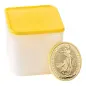 Preview: Britannische 1 Unze Gold Britannia des Jahres 2027. Die Motivseite zeigt Britannia mit Helm, Schild, Olivenzweig und Dreizack. Die Jubiläumsausgabe trägt das „40“ Wave Privy Mark und eine strukturierte Hintergrundgestaltung.
