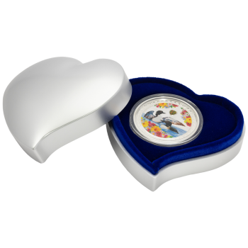 1 oz Silbermünze Niue 2026 in Polierter Platte, romantisches Motiv mit zwei Great Northern Divers, verziert mit farbigen Ornamenten und einem eingesetzten Zirkonia-Stein. Verpackt im hochwertigen Etui mit farbigem Umkarton.