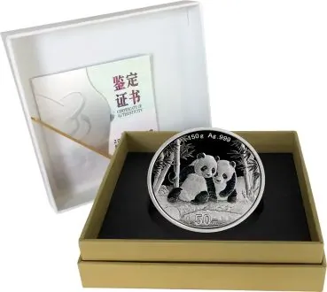 150 Gramm Silbermünze China 2026 Panda in Polierter Platte mit irisierender Farbveredelung, Sammlermünze in Box mit Zertifikat, detailreiches Panda-Motiv