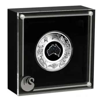 1 Unze Silbermünze Australien 2026 „Great Southern Land – Nocturnal“ der Perth Mint in Polierter Platte. Die Rückseite zeigt eine natürliche, landkartenförmige Matrix-Opal-Einlage von Australien, umgeben von nachtaktiven australischen Tieren, Pflanzen, ei