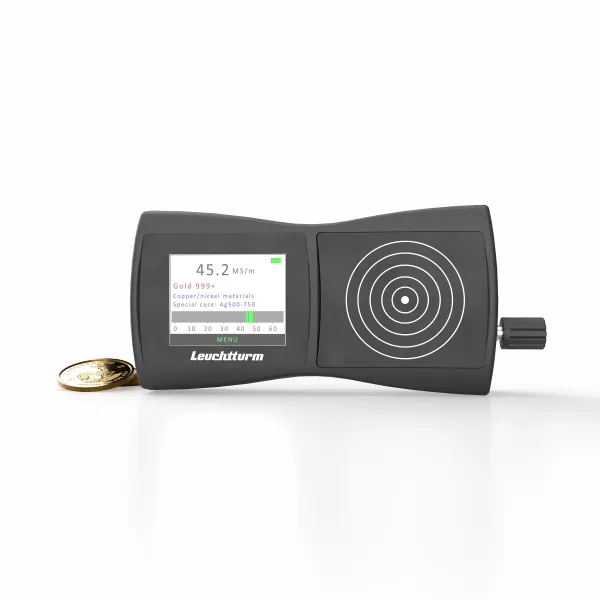 LEUCHTTURM AurumXpert Edelmetallprüfer. Kompaktes Gerät zur Echtheitsprüfung von Gold, Silber und anderen Edelmetallen. Mit Kalibrierstück, Ladegerät und Transportkoffer. Prüft Münzen und Barren bis ca. 2 oz durch Kapseln oder Blister.