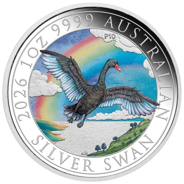 1 Unze Silbermünze Australien 2026 „Australian Silver Swan“ der Perth Mint in farbiger Ausführung. Das Motiv zeigt einen schwarzen Schwan im Flug über einem See und einer Landschaft mit Regenbogen und Wolken.