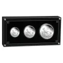 3er Silbermünzen Set Australien 2027 „Jahr der Ziege“ der Perth Mint aus der Lunar Serie III. Das Set enthält drei Silbermünzen in den Größen 2 Unzen, 1 Unze und 1/2 Unze mit dem Motiv einer ausgewachsenen Ziege, einer jungen Ziege und eines Zickleins unt