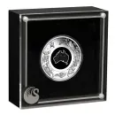 1 Unze Silbermünze Australien 2026 „Great Southern Land – Nocturnal“ der Perth Mint in Polierter Platte. Die Rückseite zeigt eine natürliche, landkartenförmige Matrix-Opal-Einlage von Australien, umgeben von nachtaktiven australischen Tieren, Pflanzen, ei